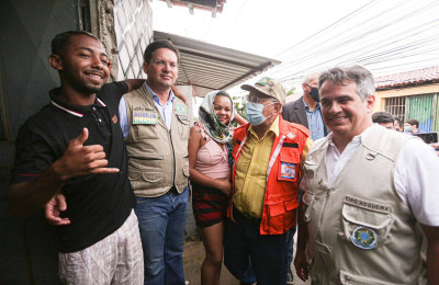 Ministros chegam, fazem fotos e vão embora sem anunciar um centavo de ajuda ao Piauí